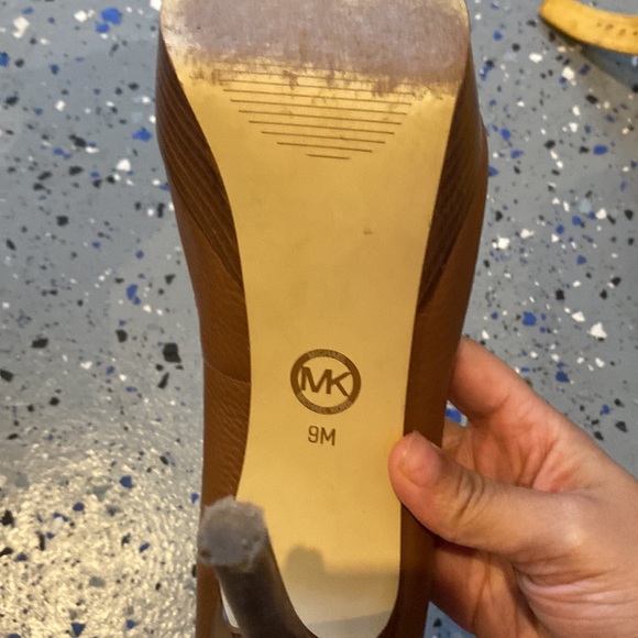 MK Heels - Picture 3 of 3